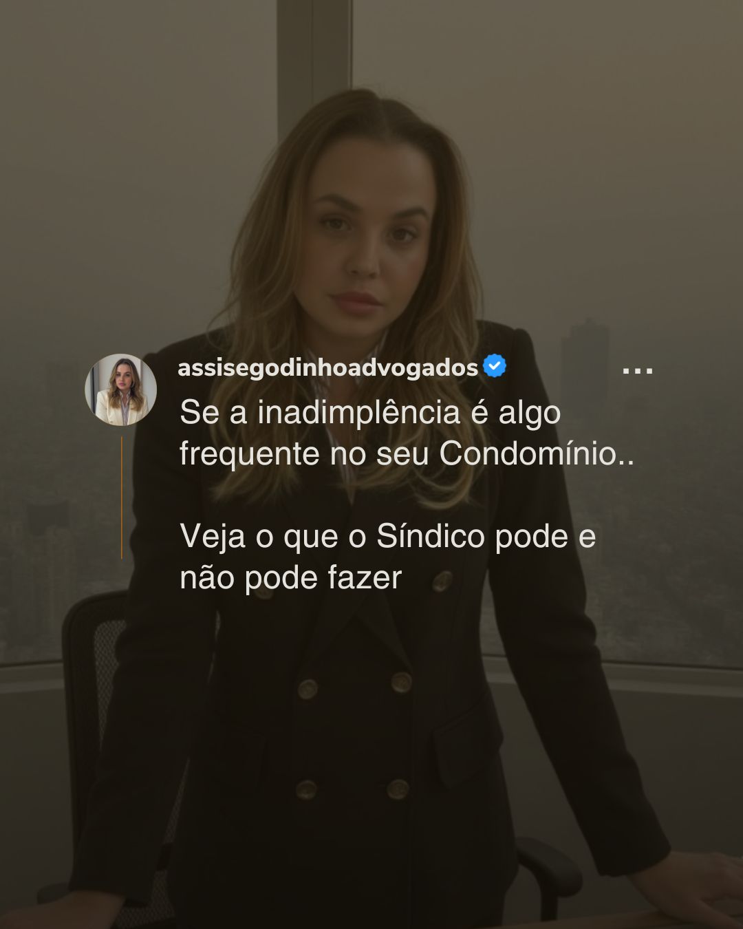Inadimplência no condomínio: o que você pode, e o que não pode fazer como síndico? Pra muitos síndicos, cobrar moradores é uma função delicada. Quando a inadimplência cresce, a pressão por “tomar uma atitude” também aumenta, mas cuidado: há limites legais bem definidos para isso. O que é permitido? ✔️ Enviar notificações formais de cobrança. ✔️ Ingressar com ação judicial (cobrança via boleto ou cartório não substitui a via correta). ✔️ Atualizar os débitos com juros e multa conforme convenção. O que é proibido? ❌ Expor o nome do inadimplente em áreas comuns ou no grupo do condomínio. ❌ Restringir acesso à garagem, elevador ou áreas essenciais. ❌ Impedir o uso da unidade, mesmo que haja dívida acumulada. Tudo precisa estar amparado pela lei, convenção e regimento interno. Além de que a falta de preparo jurídico pode transformar o síndico em réu numa possível ação do morador. Comente MANUAL e receba um PDF completo com orientações jurídicas práticas para lidar com inadimplência e manter sua gestão protegida. #InadimplênciaCondominial #DireitoCondominial #SíndicoConsciente #GestãoCondomínio #AssisEGodinho #CobrançaLegal #ManualDoSíndico