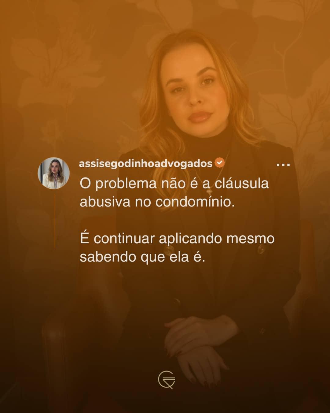 Cláusulas abusivas em condomínio: até onde sua gestão está exposta? Tem regimento interno por aí exigindo coisas que a lei já derrubou há anos. Tem cláusula proibindo pets, restringindo acesso de visitante, obrigando pagamento de multa sem deliberação, e o pior: sendo aplicada como se estivesse tudo certo. E você, como síndico, pode estar assinando essa irregularidade com nome e CPF. O Código Civil, a jurisprudência atual e até o Ministério Público já apontaram que muita coisa que ainda está no papel não vale mais na prática. Ignorar isso por conveniência ou costume é o tipo de erro que só aparece quando o problema já está protocolado em juízo. Comente CLÁUSULA se quiser um resumo direto com as cláusulas mais perigosas que ainda estão sendo usadas e que podem te colocar no centro de uma ação.