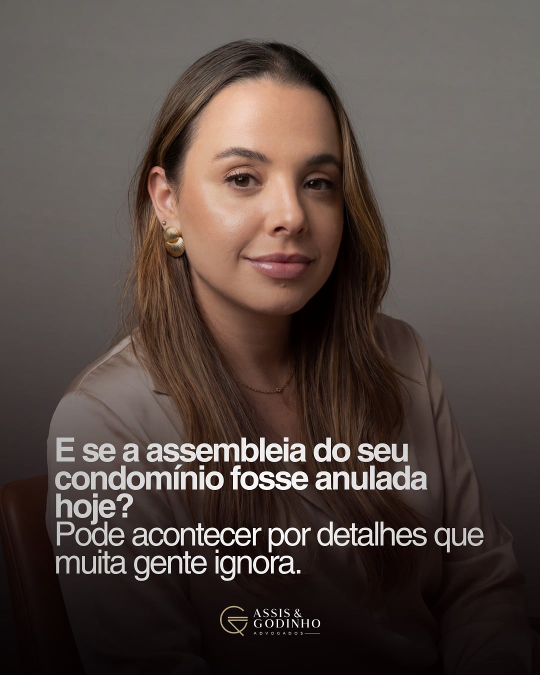 Imagine a situação em que o condomínio realizou uma assembleia importante, decisões foram tomadas, mudanças foram aprovadas. Dias depois, um morador questiona o procedimento e então aparece o problema que você nem sabia que existia: a convocação foi feita de forma incorreta. Dependendo do caso, isso pode levar à anulação da assembleia, isso significa que decisões que afetaram todo o condomínio podem simplesmente perder validade. Esse tipo de situação não acontece apenas por conflito, muitas vezes acontece por falta de procedimento jurídico adequado na gestão. Prevenção jurídica na gestão condominial não é burocracia, é proteção para o condomínio inteiro. #condominios #sindico #direitocondominial #assembleiacondominial #gestaocondominial
