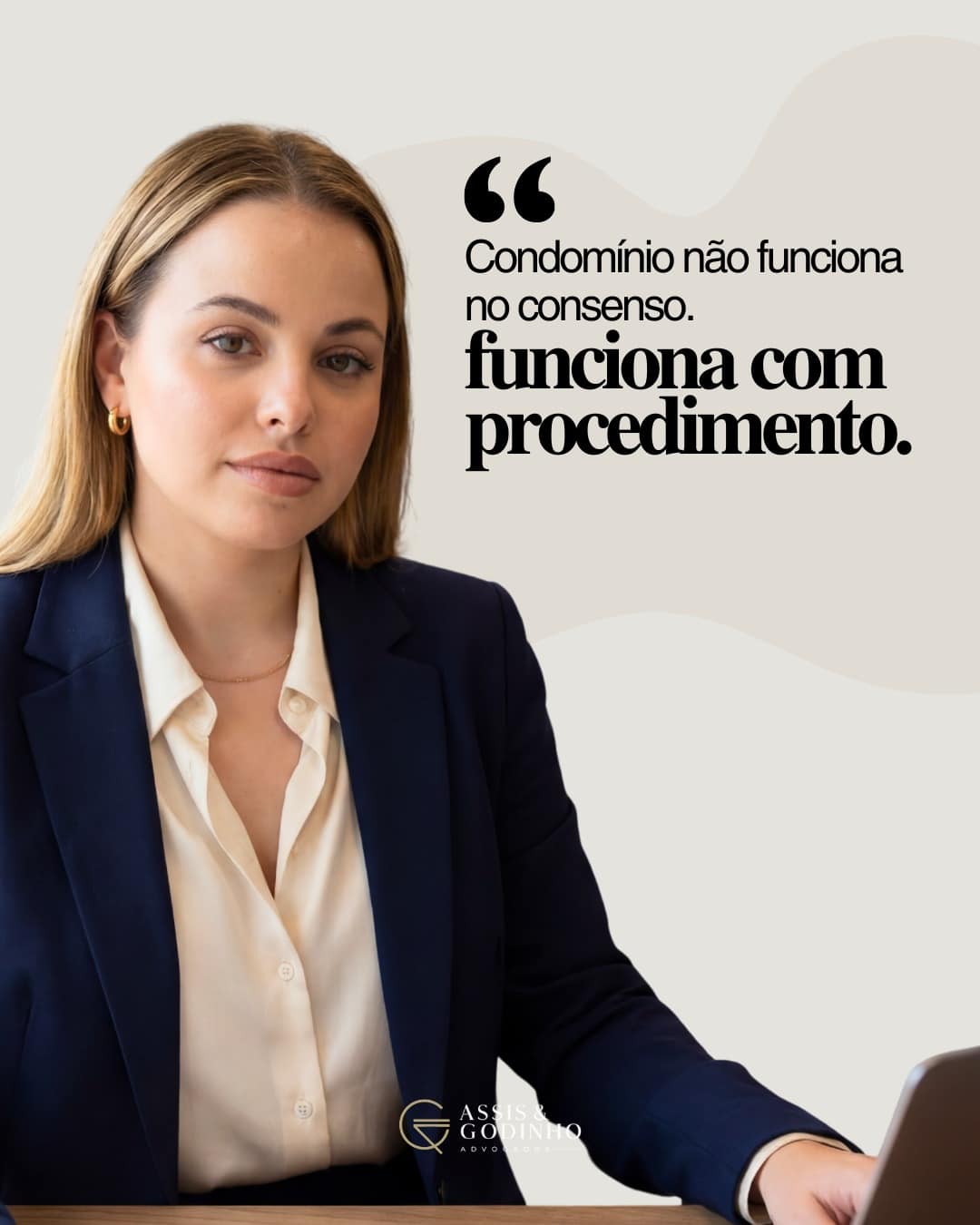 Buscar consenso é importante, mas no condomínio, consenso sem procedimento não sustenta decisão nenhuma. O que mantém uma gestão segura não é agradar a maioria, mas seguir o Regimento, respeitar o quórum e registrar corretamente cada deliberação. Quando o condomínio decide apenas pelo clima da reunião, o risco jurídico aumenta. Quando decide com procedimento, a decisão se mantém. Segurança jurídica não nasce do acordo momentâneo. Ela nasce da forma correta de decidir. #direitocondominial #gestaocondominial #regimentointerno #assembleiacondominial #condominios