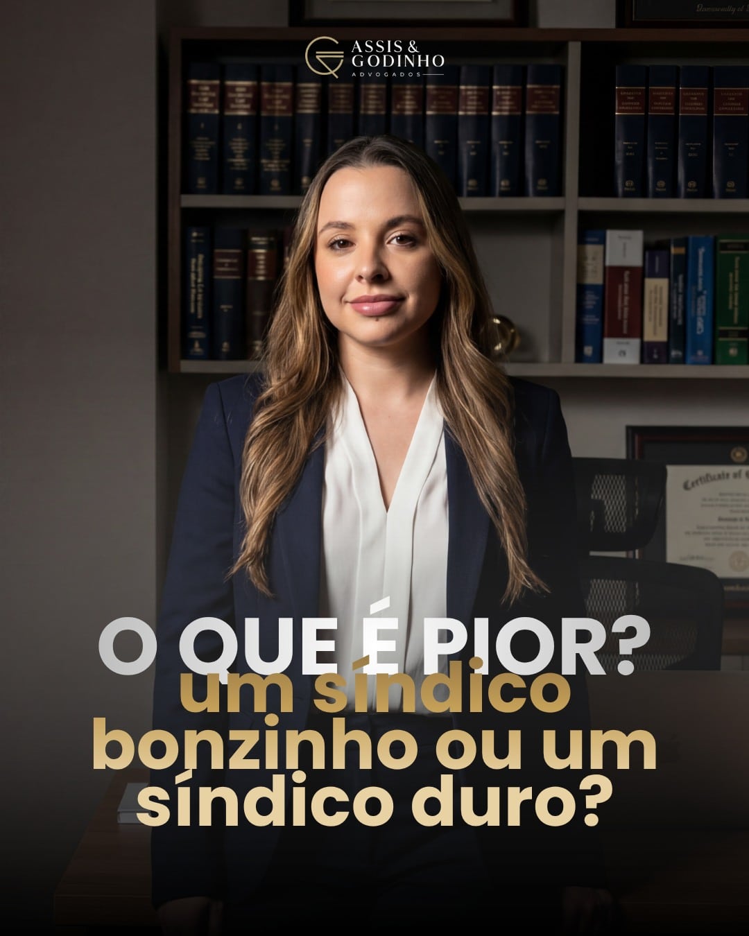 Todo condomínio começa com a mesma ideia: manter a paz. Aí aparece o dilema. Um síndico evita conflito pra não se desgastar. O outro compra a briga quando precisa. No começo, o “bonzinho” agrada mais. Com o tempo, vira aquele lugar onde ninguém sabe até onde pode ir. E quando não tem limite claro… sempre tem alguém que testa. Conflitos em condomínio raramente começam grandes. Eles crescem quando a regra não é aplicada igual pra todo mundo. E é aí que entra o ponto que pouca gente fala: gestão condominial não é sobre agradar. É sobre manter previsibilidade. No fim, não é firmeza nem simpatia. É justiça aplicada no dia a dia. Se você convive em condomínio ou faz parte da gestão, você já viu isso acontecer. Segue o perfil pra entender mais sobre convivência em condomínio, conflitos entre moradores e o que realmente funciona na prática.